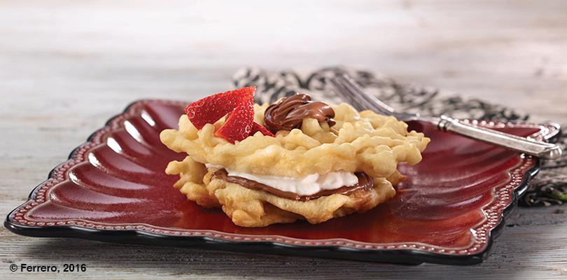 FUNNEL CAKE AUX FRAISES AVEC DU NUTELLA<sup>®</sup>