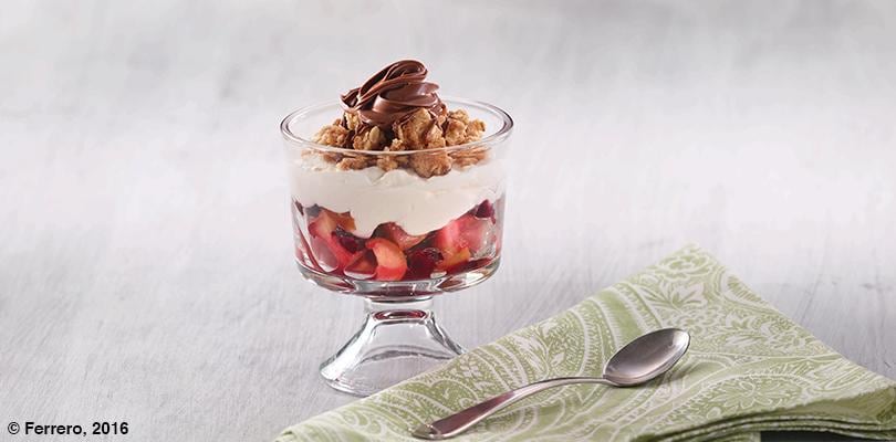 PARFAIT DE CRUMBLE DE FRUTAS DO CAMPO COM NUTELLA<sup>®</sup>