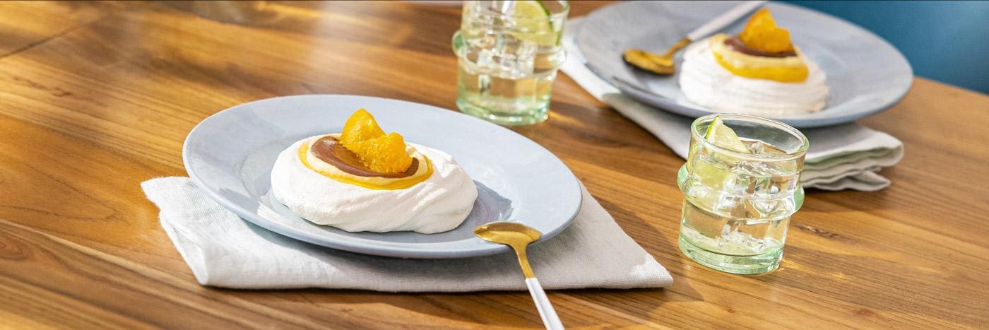 Tangerine pavlova with Nutella